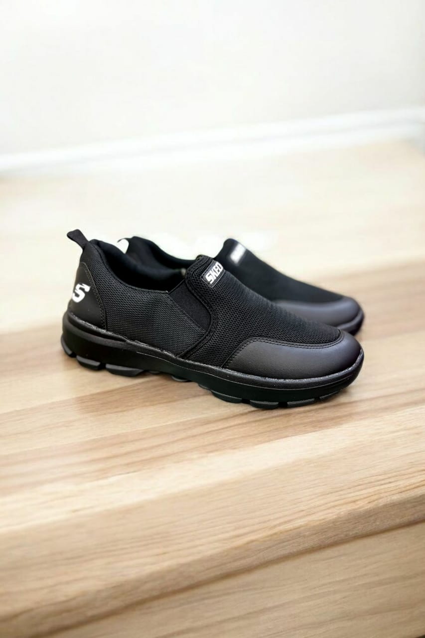 سكتشر رجالي اسود